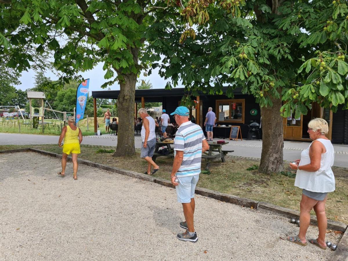 Chalet 516 Op Recreatiepark De Wielen Sint Maarten Exteriör bild